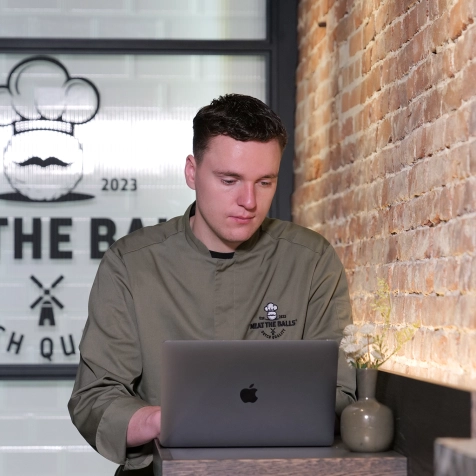 POS-system til gæstfrihed med rapporter og indsigt.